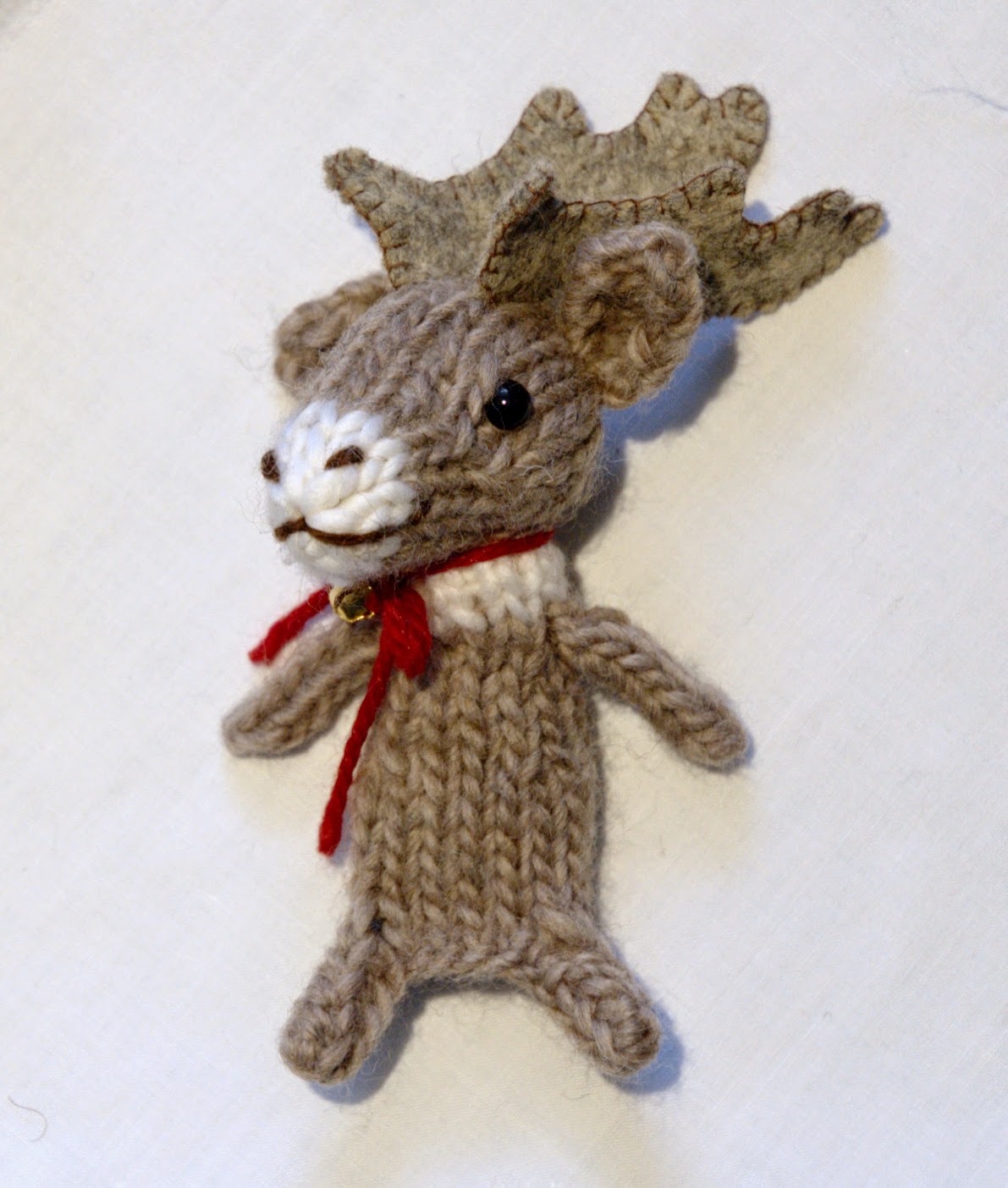 Fuzzy Thoughts reindeer fingerpuppet pattern