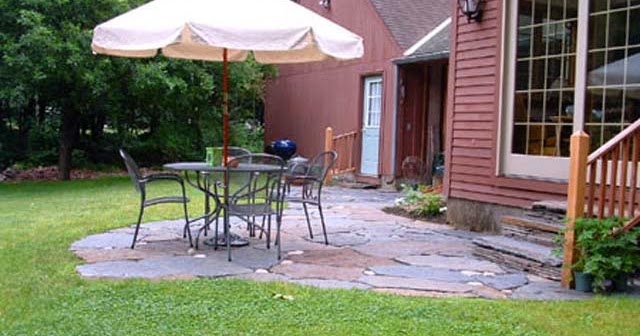 How to Build Amazing Flagstone Patio Design Ideas - AyanaHouse