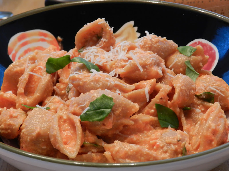 Gourmet Girl Cooks Pasta w/ Fresh Roma Tomato Pesto Sauce