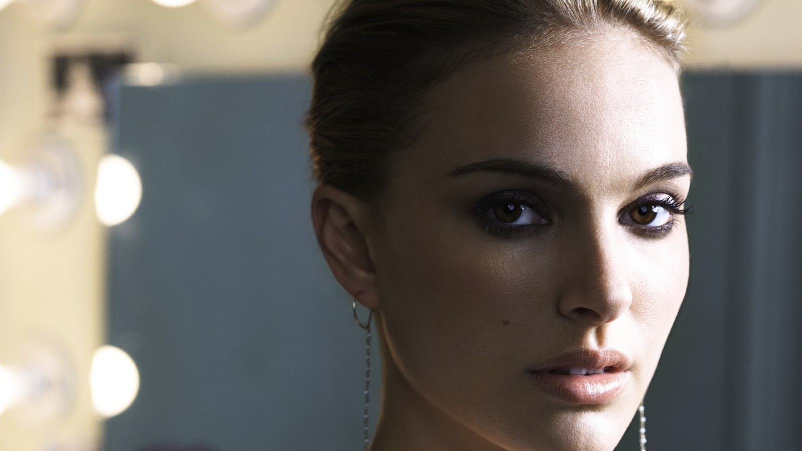 Natalie Portman Beautiful Eyes Wallpaper