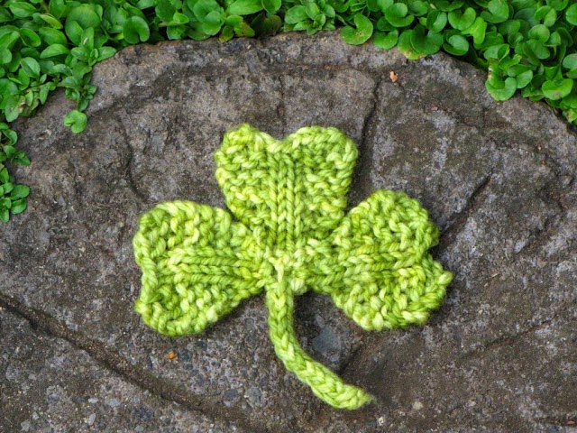 http://www.naturalsuburbia.com/2012/03/shamrock-clover-knitting-pattern-for-st.html
