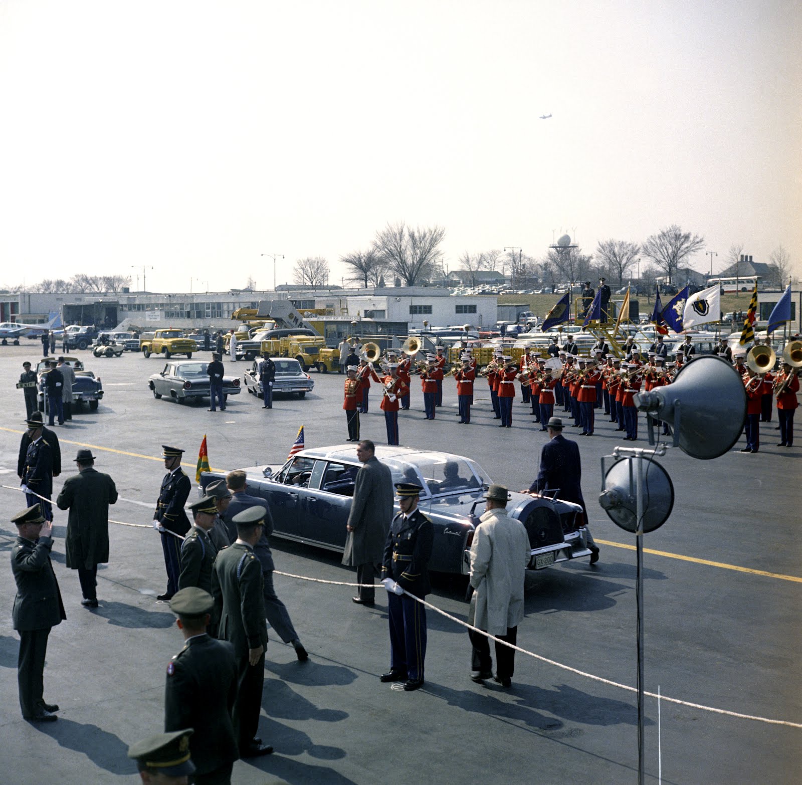 3/20/62: JFK, full bubbletop, agents beside limo