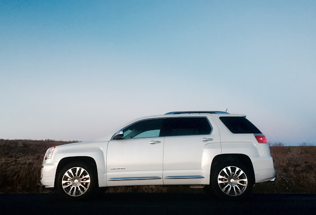 Terrain Denali 2016 GMC Terrain Denali V6 AWD white side profile