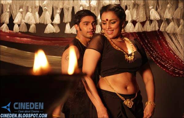 Shweta Menon and Sreejith in Rathinirvedam (2011) Malayalam Movie Sexy Hot Stills