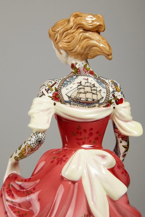 Jessica Harrison esculturas figuras porcelana mulheres tatuadas Jessica Harrison esculturas figuras porcelana mulheres tatuadas