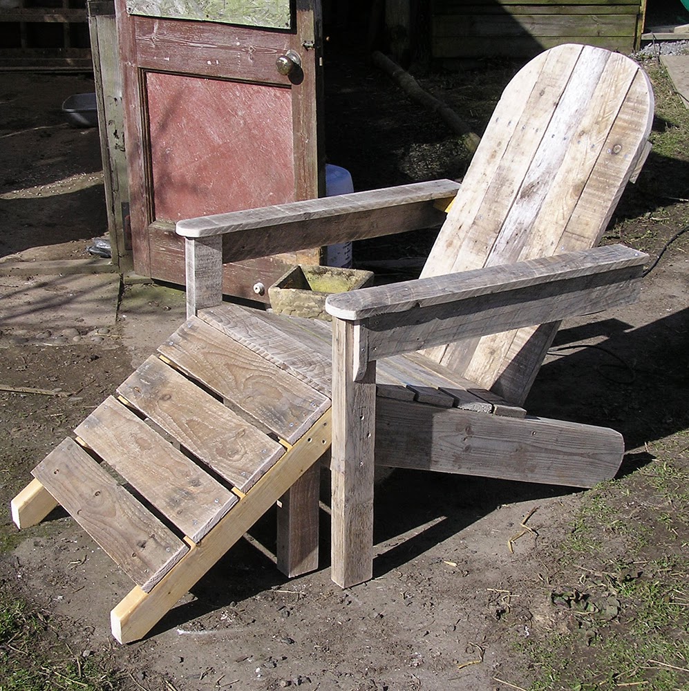 Coach House Crafting on a budget Easy DIY Pallet wood Adirondack chairs