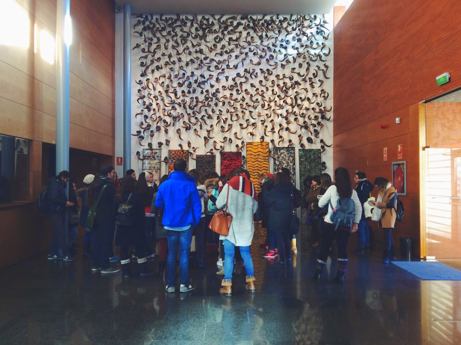 Alumnos del Máster Universitario en Gestión Cultural en el vestíbulo del Teatre de L'Escorxador Alumnos del Máster Universitario en Gestión Cultural en el vestíbulo del Teatre de L'Escorxador