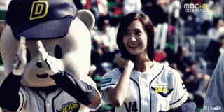 Yoona+SNSD+Baseball+GIF+%25285%2529.gif