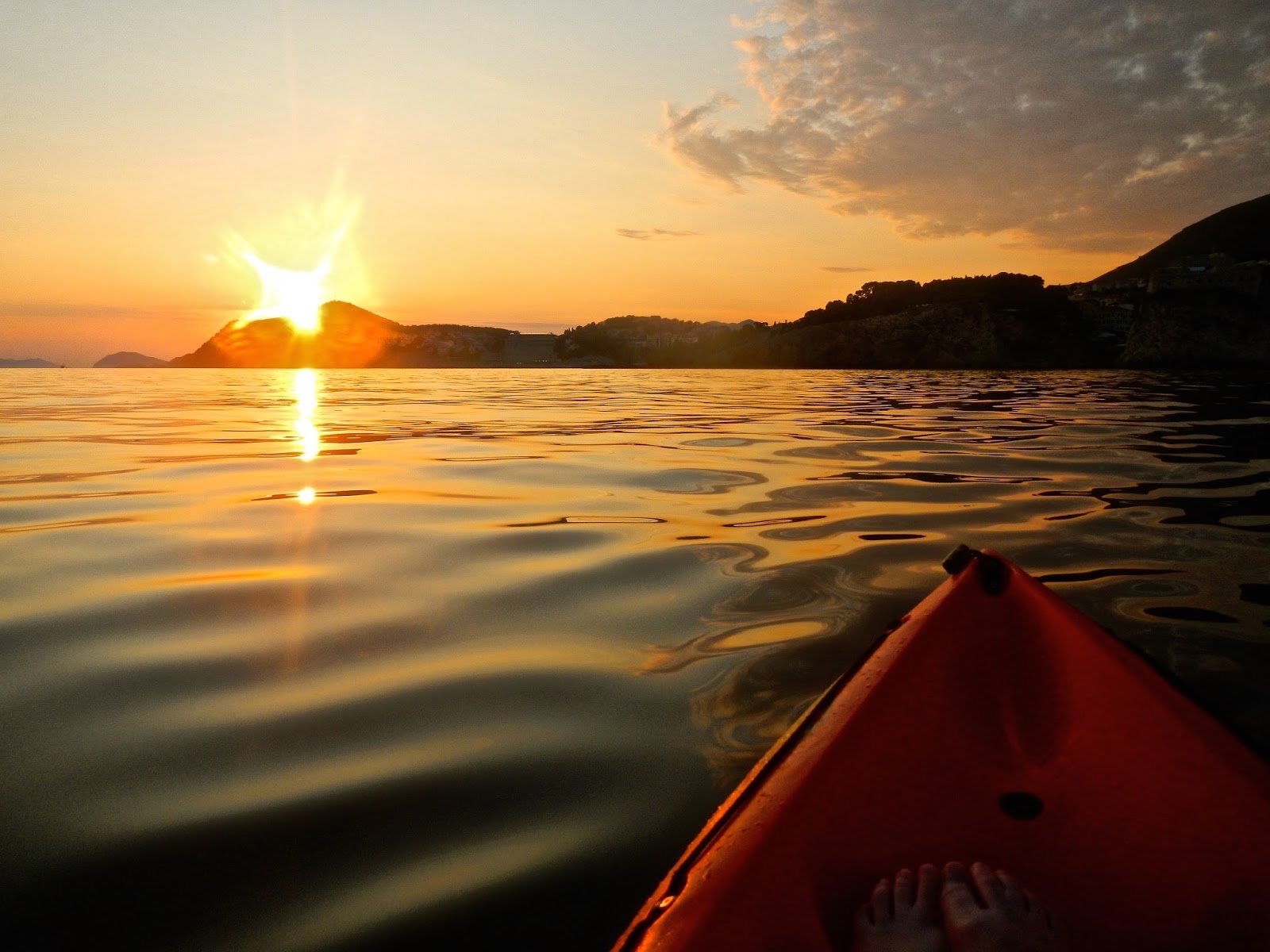 5 things to do in Dubrovnik : Sunset Kayak to Lokrum Island