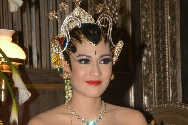 Mr. Windu dot Com: Koleksi Foto Dian Sastro Wardoyo Saat Pernikahan