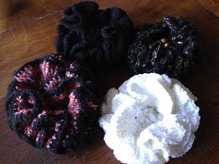 Broche au crochet - Crocheted brooch