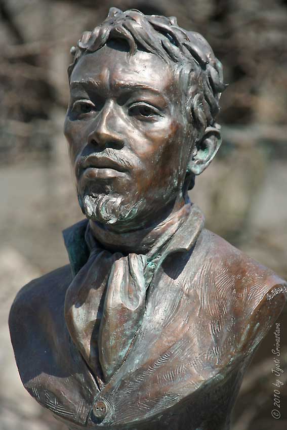 Public Art in Chicago Pioneer Court [Bust of Jean Baptiste Pointe
