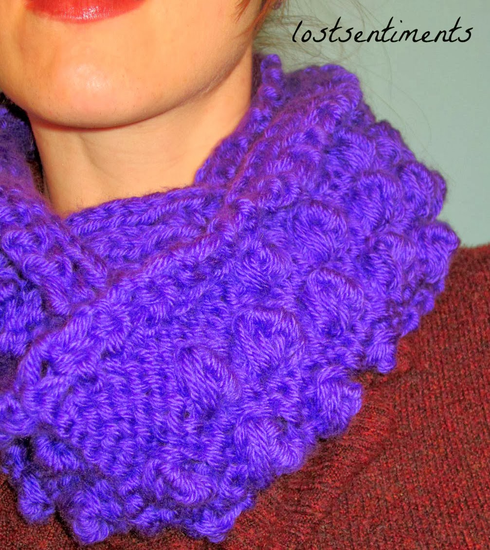 lostsentiments: Free Knit Blueberry Bobbles Infinity Scarf Pattern