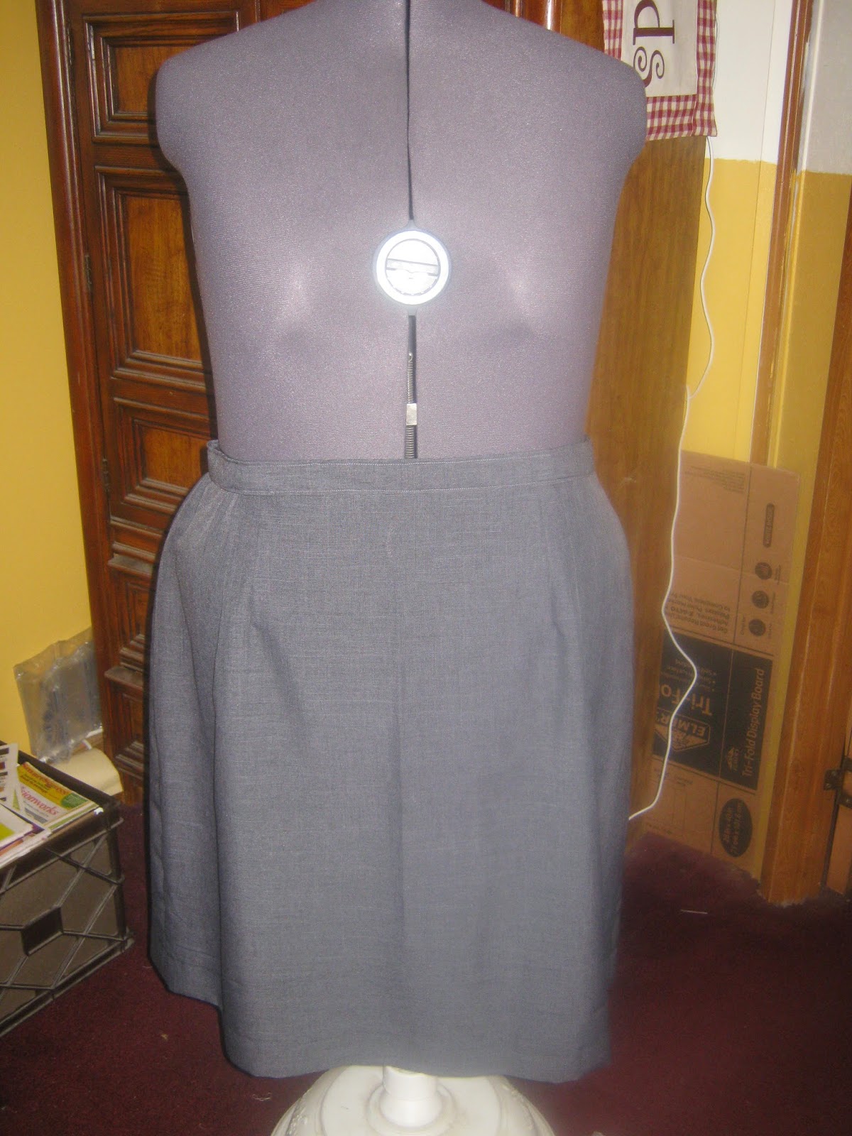 McCall's 3588 Straight Skirt grey suiting front view www.sewplus.blogspot.com McCall's 3588 Straight Skirt grey suiting front view www.sewplus.blogspot.com
