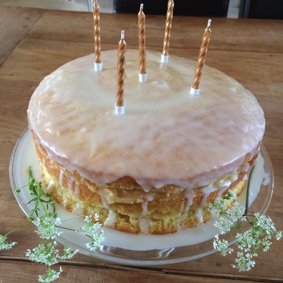 Delia's Iced Lemon Curd Cake Roses and Rolltops