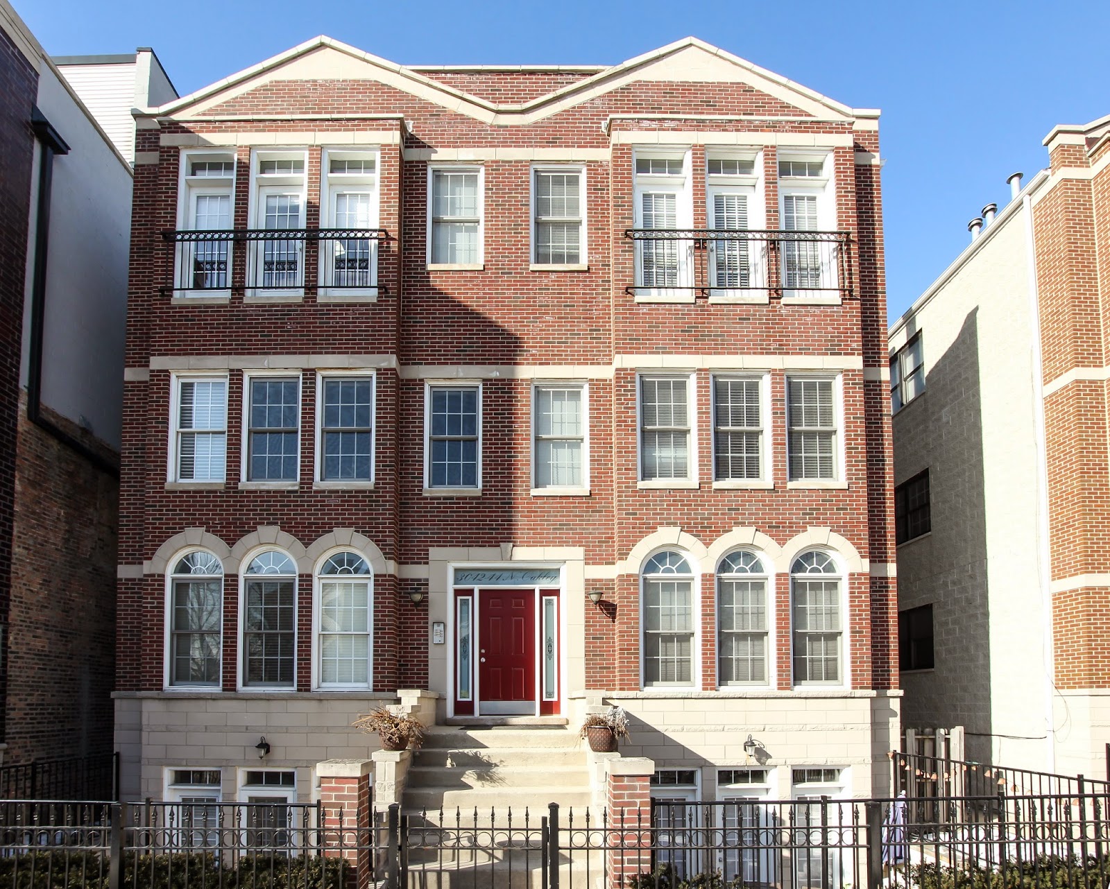 The Chicago Real Estate Local For Sale! Top floor super sunny condo