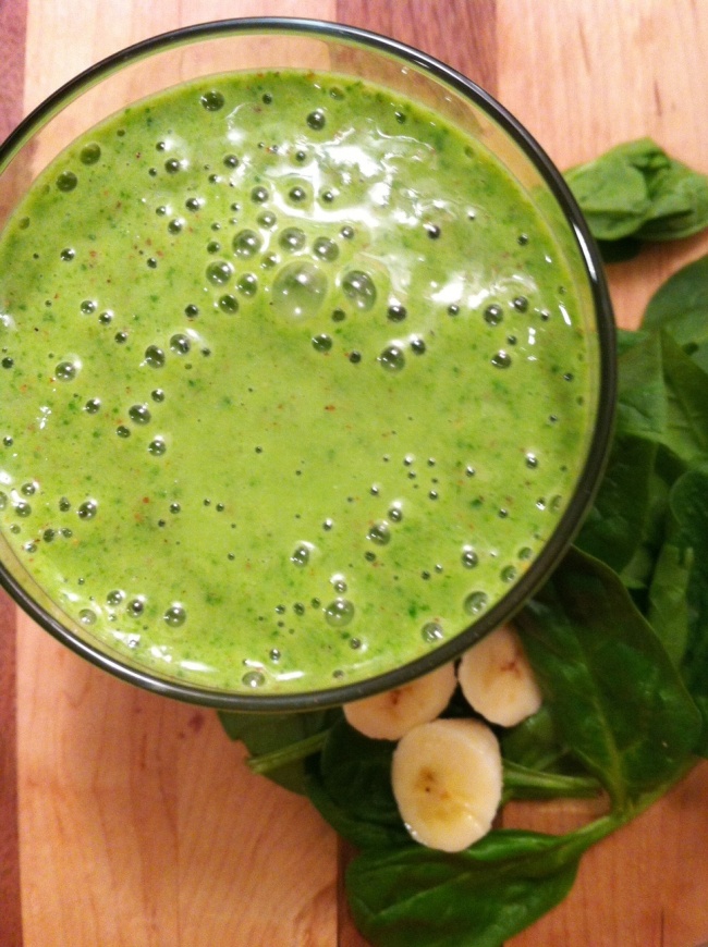 A Simply Raw Life GREEN SMOOTHIE WITH SPINACH, ALMOND BUTTER + ALMOND MILK