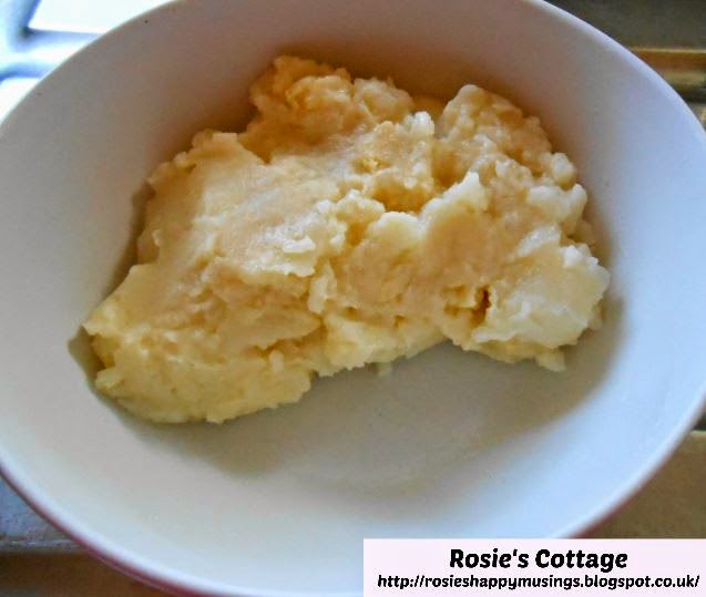 Rosie's Cottage: Baked Potato, Fish & Onion Rounds With Crispy Salad