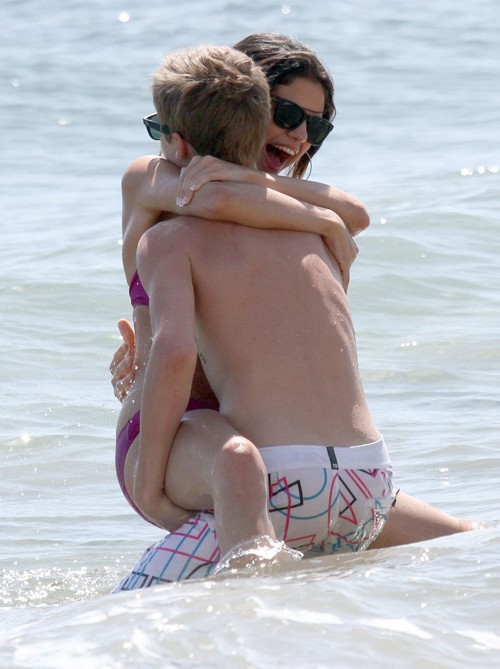 Shirtless Justin Bieber was seen enjoying the waves, frolicking on beach and justin bieber selena gomez maui makeout. Shirtless Justin Bieber was seen enjoying the waves, frolicking on beach and