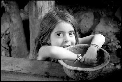 Foto Anak-anak Dalam Kemiskinan [ www.Up2Det.com ]