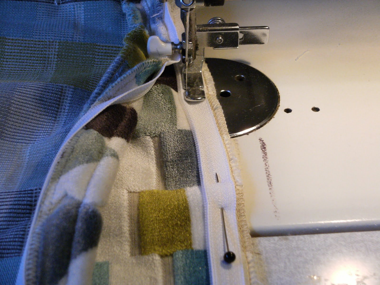 Sew Good by Deborah Good Sew a classic piped cushion cover a tutorial.