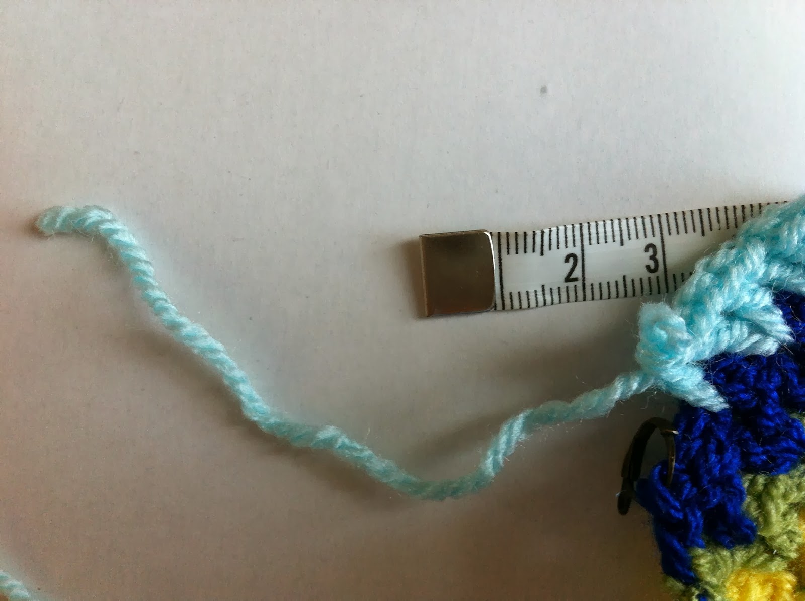 Along Came A Breeze double knot yarn join with a colour change...