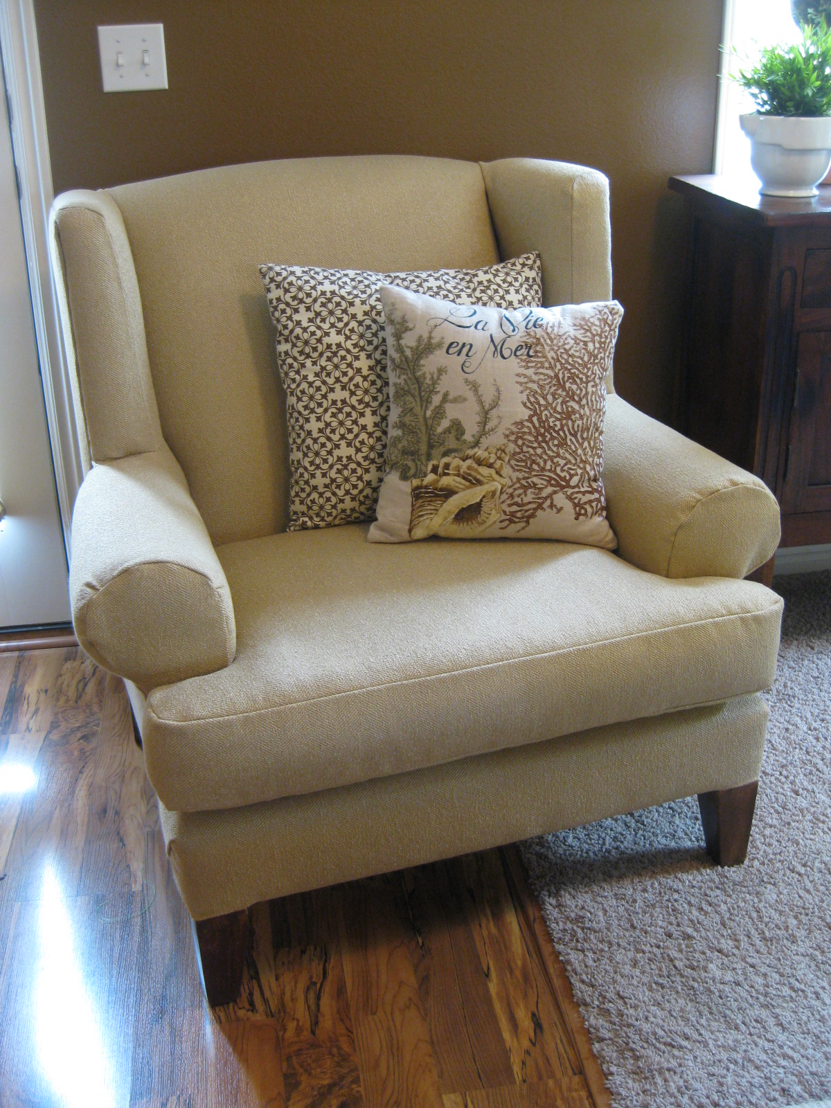 TDA decorating and design: Reupholstered Arm Chair Reveal and Tutorial