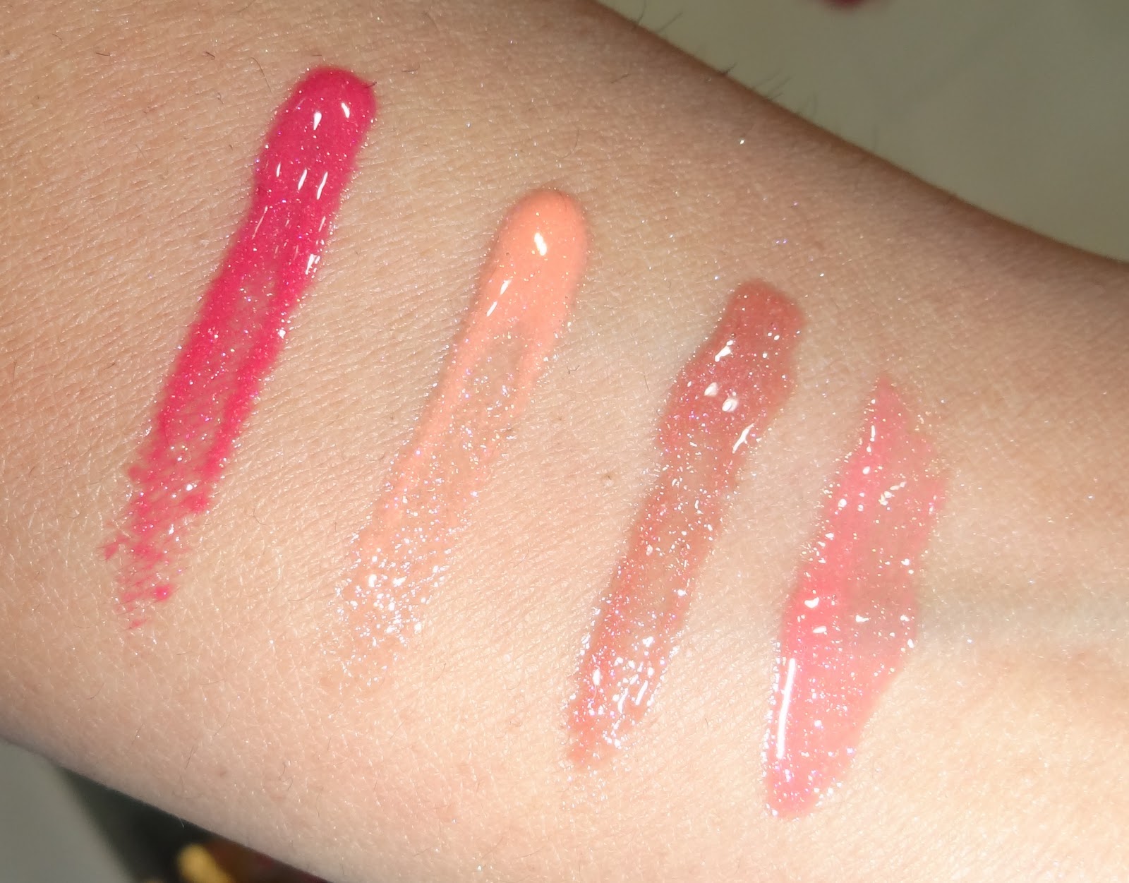 Lakme Absolute Plump & Shine Lipgloss Review, Swatch Berry Shine