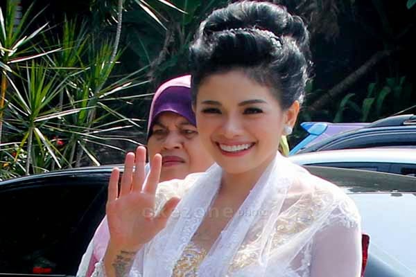Nikita Mirzani Bikin Tato nama Suami