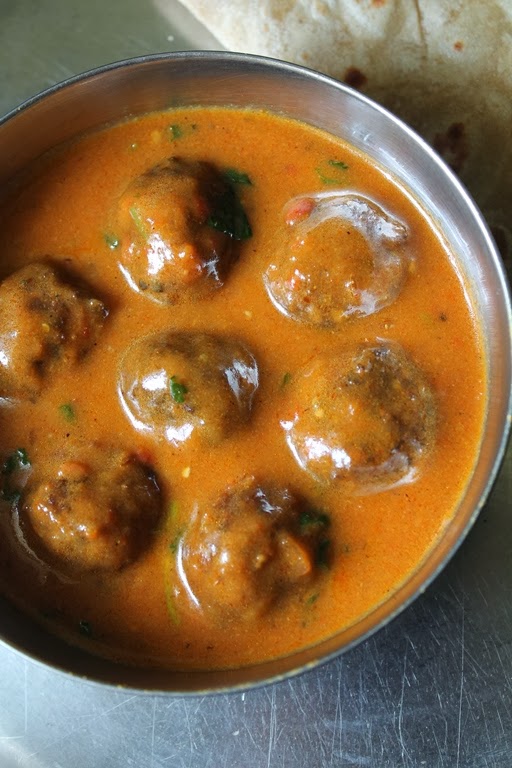 Cauliflower Kofta Curry / Gobi Kofta Curry / Caulilflower Koftas Cooked