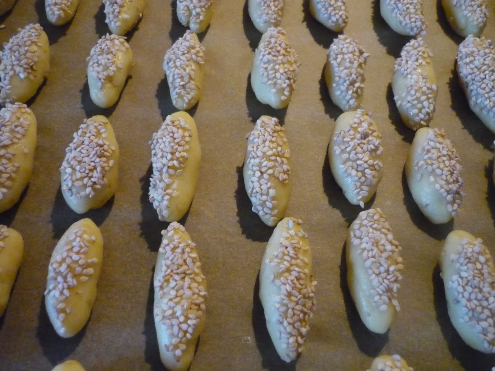 Emel Mutfakta Susamlı, Minik Kuru Pasta.