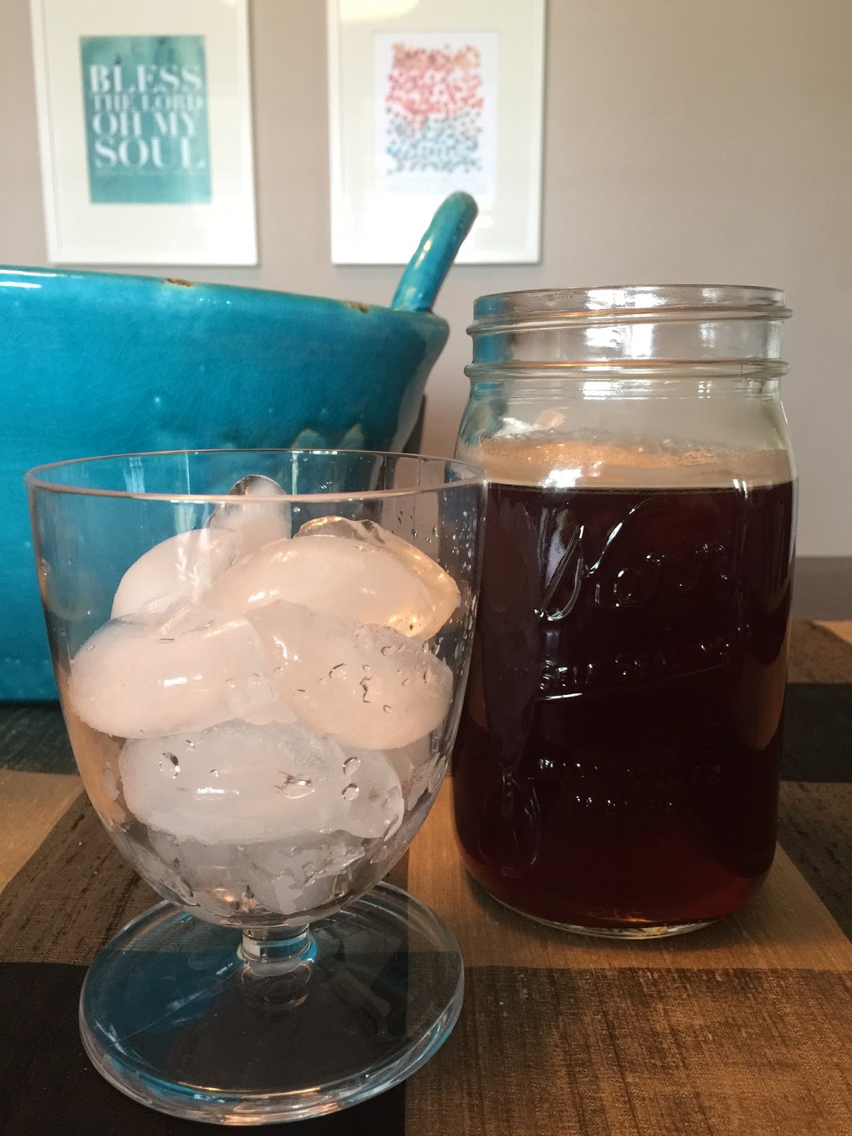 Nellie & Phoeb's 5 Minute Mason Jar Iced Tea