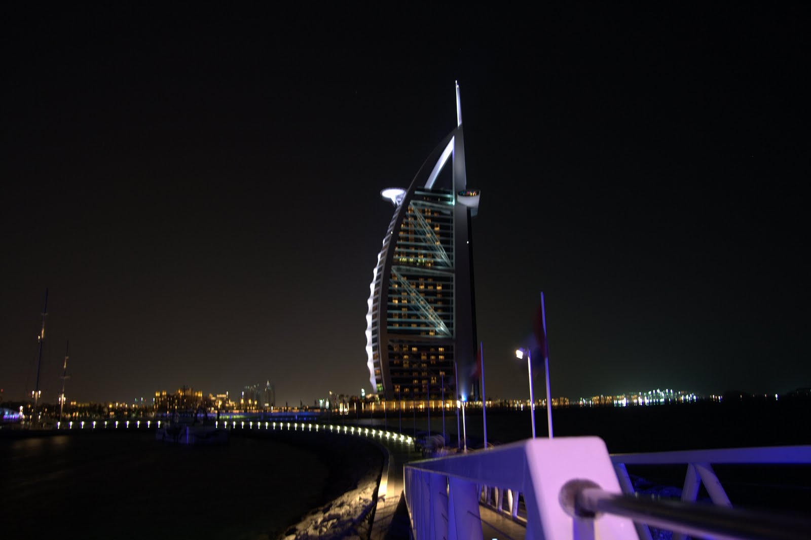 http://4.bp.blogspot.com/-bf4zya61G4E/TgXmqFeQ6XI/AAAAAAAAHm8/lonzdGqhECg/s1600/dubai_burj_al_arab_uae.jpg