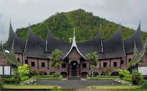 Rumah Adat & Gunung Linggo