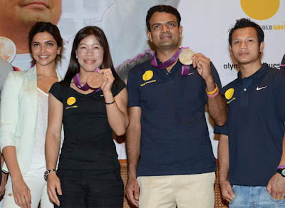 Deepika with vijay kumar and others