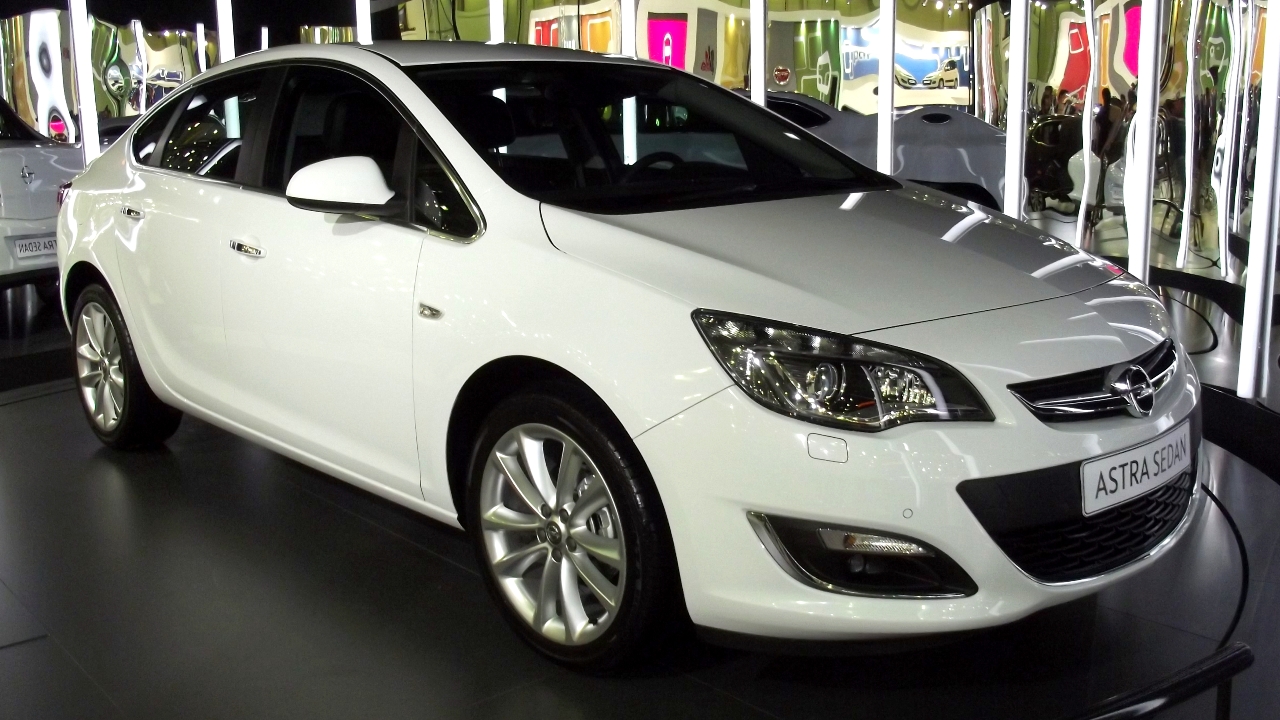 Opel-Astra J: aracın özellikleri Opel-Astra J: aracın özellikleri