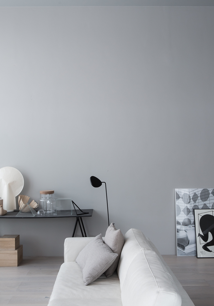 Perfect minimalistic Scandi-style in Annaleena Leino Karlsson's new home, via http://www.scandinavianlovesong.com/