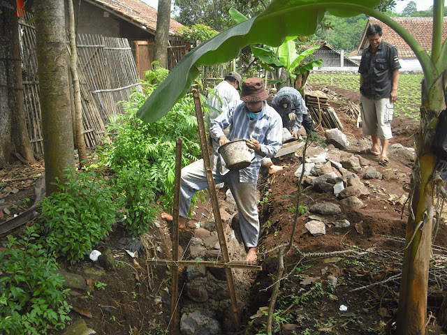 Pembangunan Sarana Benteng Pembatas