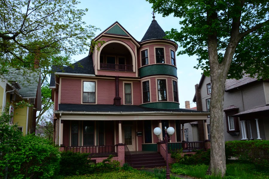 Trippin' along with Lin & Maryke! Driving the Downtown Goshen Historic