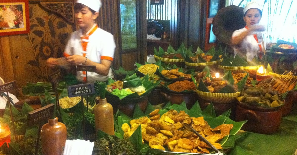 The Nomadic Feast Kitchen: 40 of Indonesia's best dishes