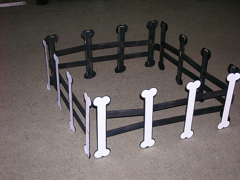 Lemon Twiggs...A new Journey Halloween Skeleton fence