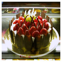 Tanat love strawberry cake
