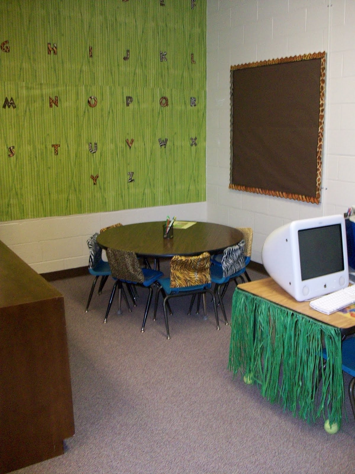It's a Jungle Out There! A Kindergarten Blog: Jungle Theme Classroom