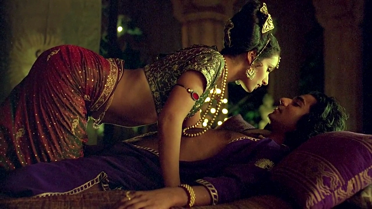 Indira Varma and Naveen Andrews in Kama Sutra: A Tale Of Love /