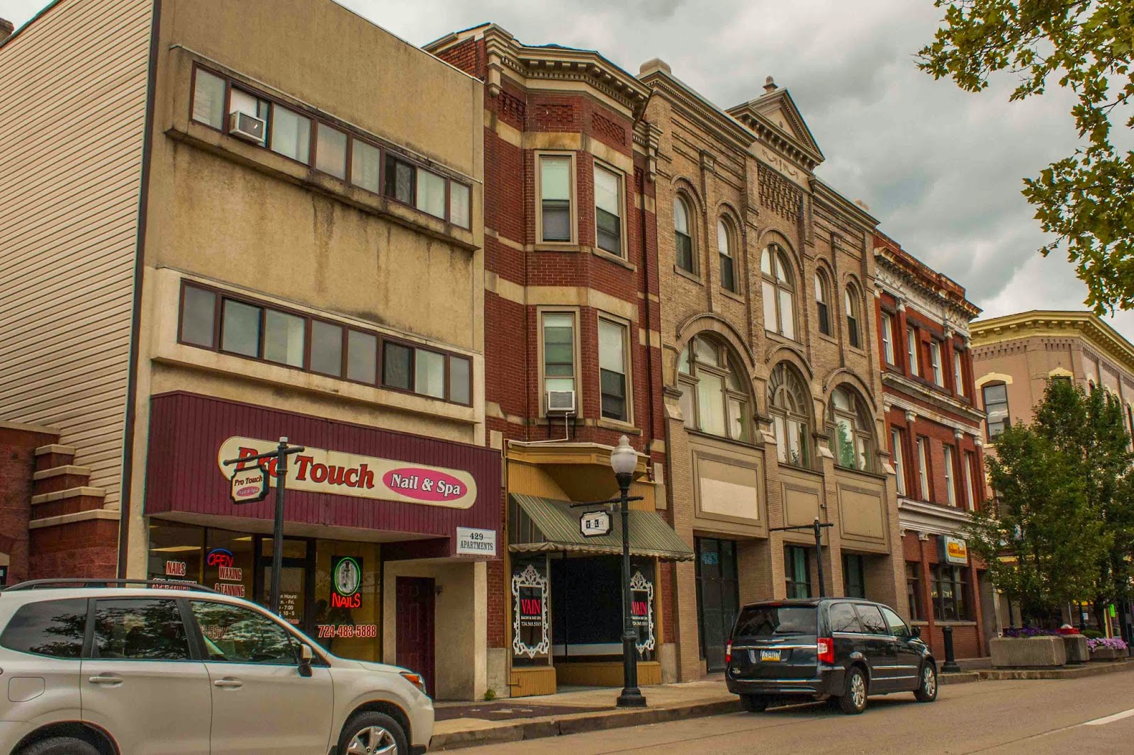 Ladee's Travels Charleroi, PA Drive through Town