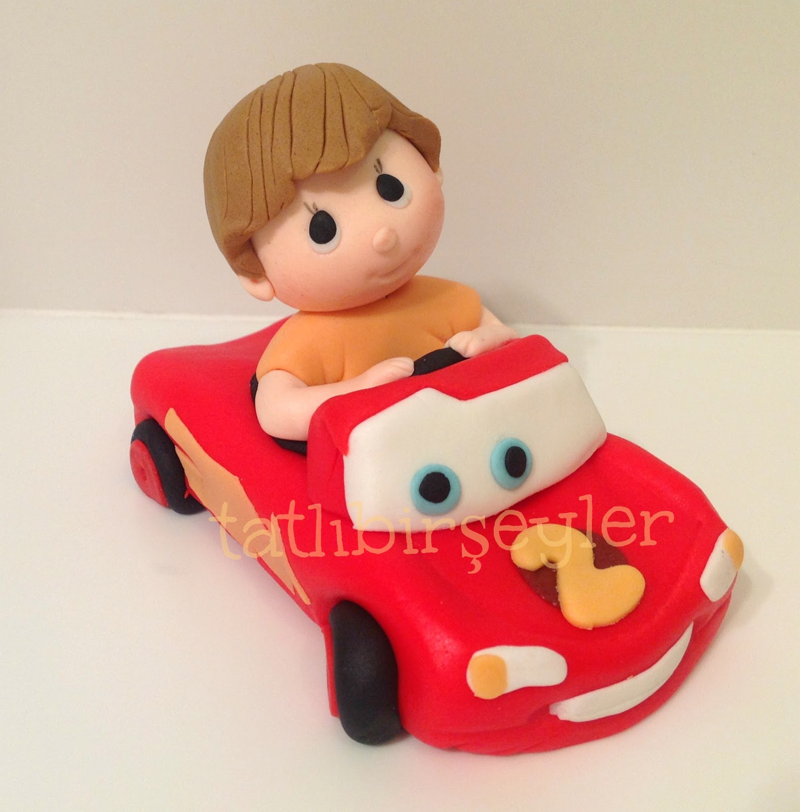 Tatlıbirşeyler arabalar pasta,cars pasta,şimşek mcquin pasta