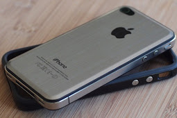 iPhone 5 Shown with Metal Backs?