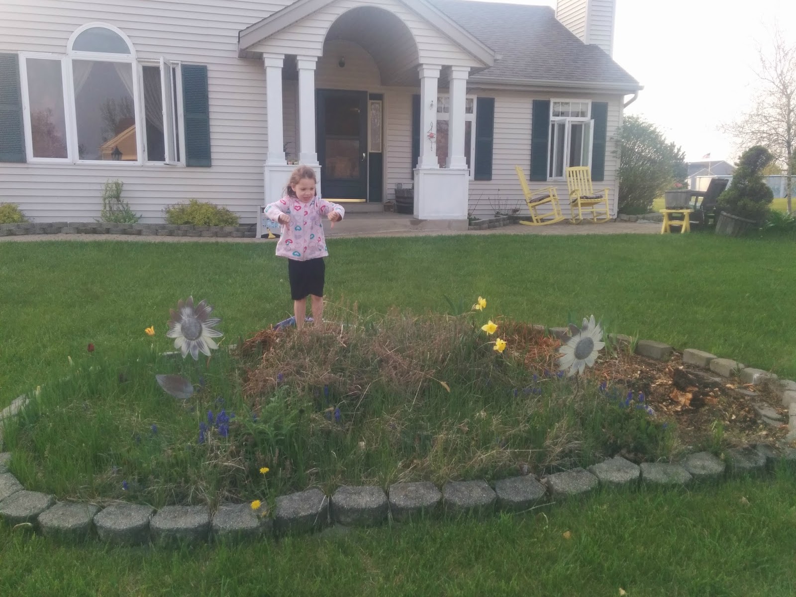 Updating front yard planter • Our House Now a Home