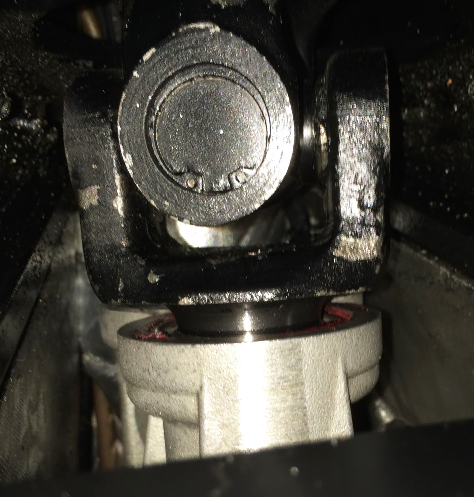 Propshaft in gearbox with no leaking fluids.