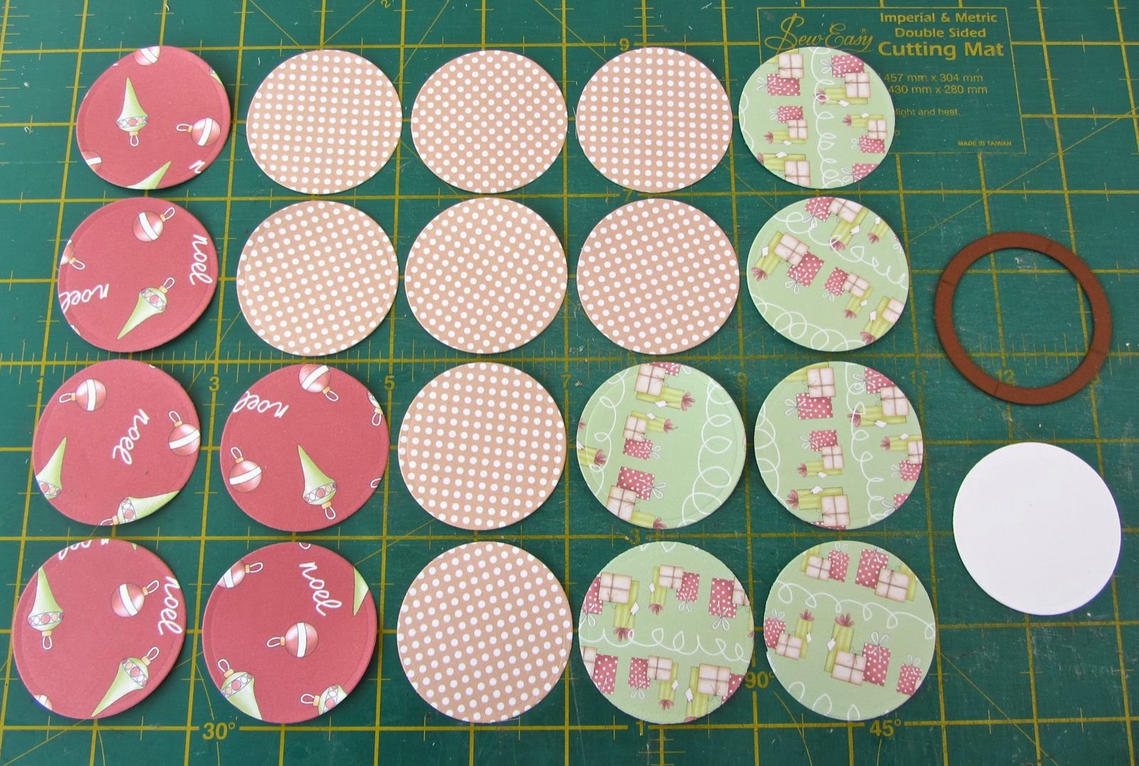 Polkadoodles Crafting Challenge: Tutorial - Paper Bauble